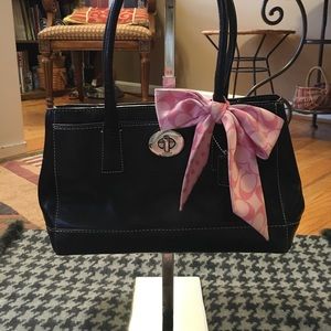 🎀Coach🎀 Leather Shoulder Bag w/ scarf